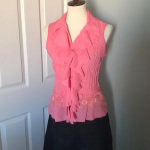 💗Pink ruffle top with lace. Sleeveless.